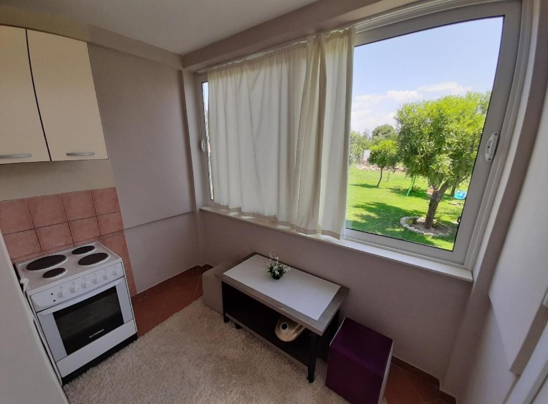 Apartment Helena Airport Подгорица Экстерьер фото